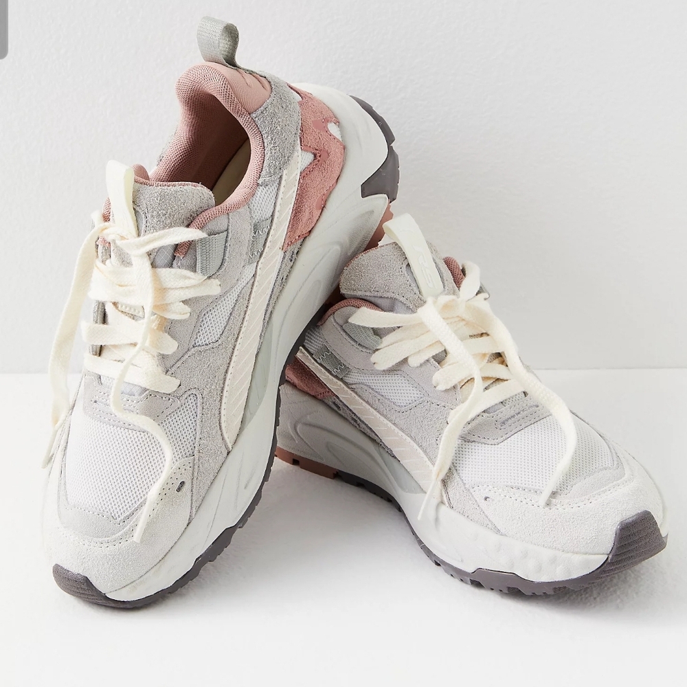 Puma Women's Athletic Shoes in Pink and White